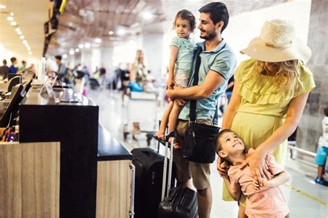 Tips on traveling and flying while pregnant .
